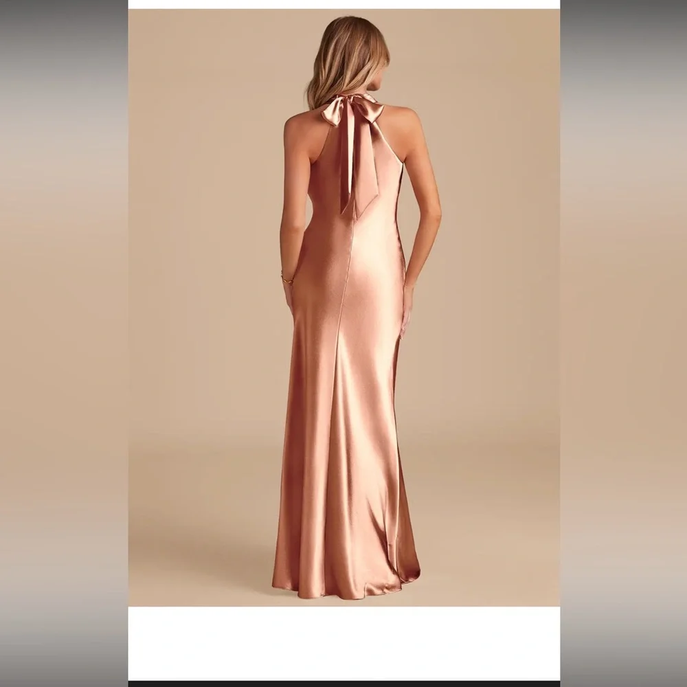 AZAZIE DORETTA
Bronzer Mermaid Bow Metallic Satin Dress Size 4 Bridesmaids dress - Picture 6 of 7